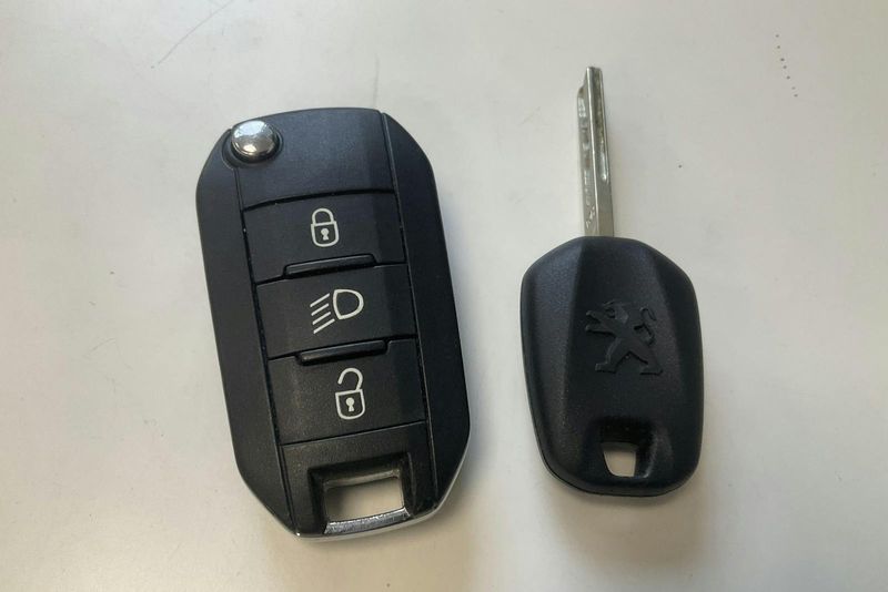 Peugeot 208 bild 16