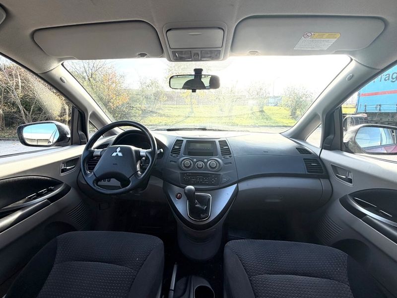 Mitsubishi GRANDIS bild 7
