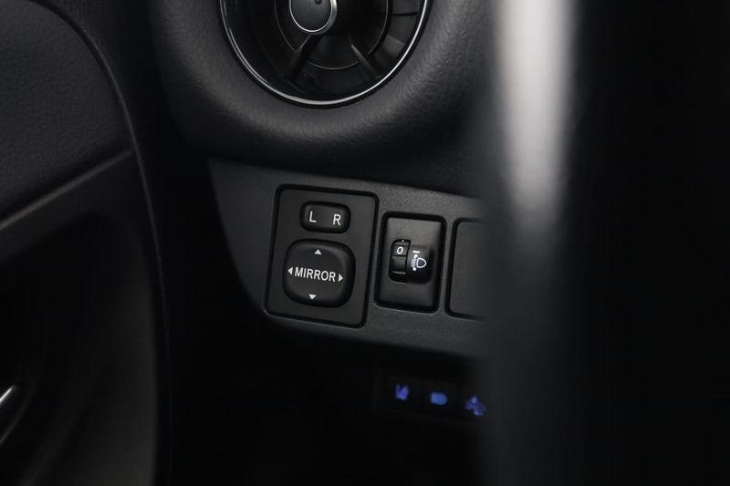 Toyota Yaris bild 36
