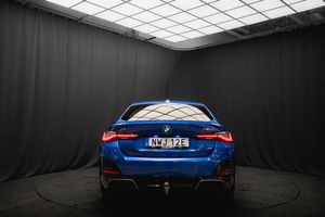 BMW i4 bild 8