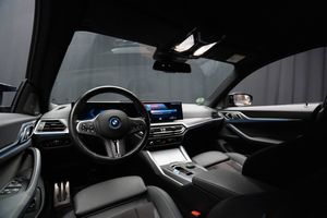 BMW i4 bild 11