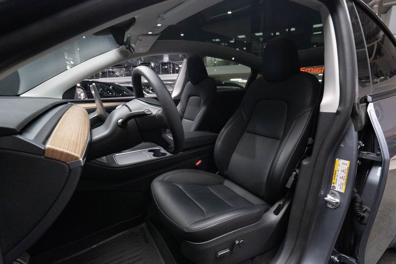 Tesla Model Y bild 17