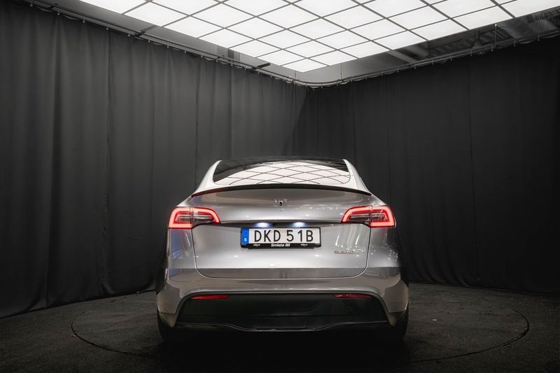 Tesla Model Y bild 8