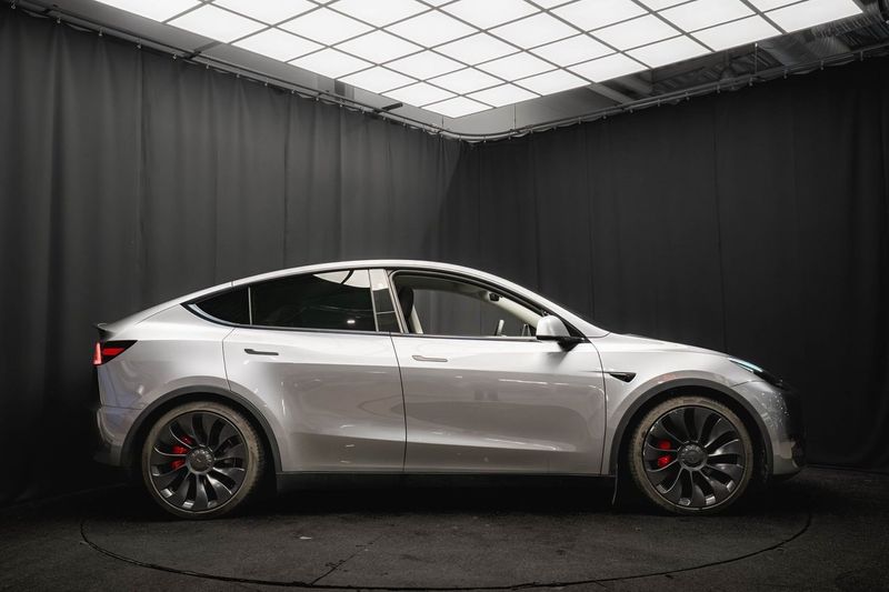 Tesla Model Y bild 6