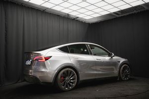 Tesla Model Y bild 7