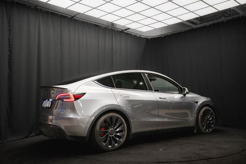Tesla Model Y bild 7