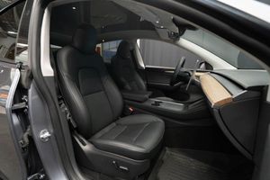 Tesla Model Y bild 18