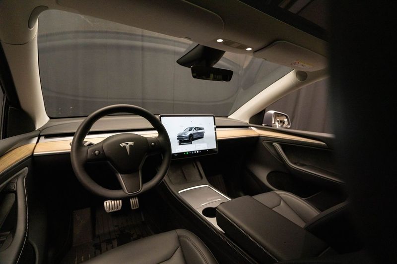 Tesla Model Y bild 12