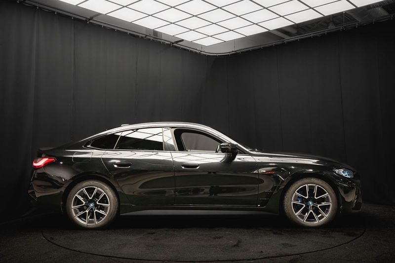 BMW i4 bild 6