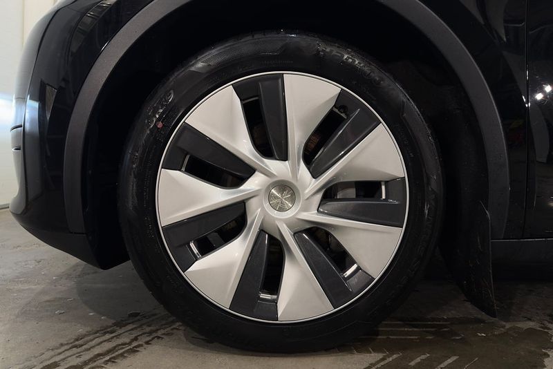Tesla Model Y bild 25