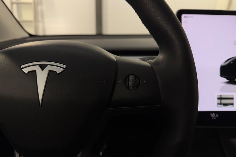 Tesla Model Y bild 10