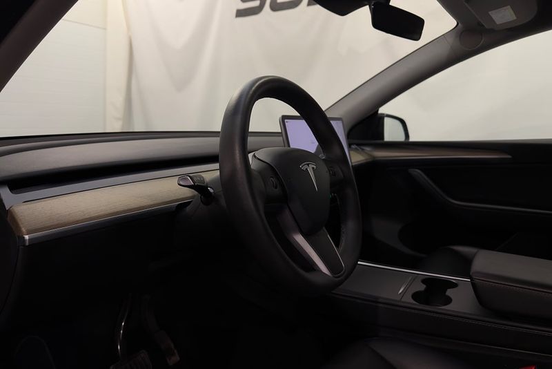 Tesla Model Y bild 8