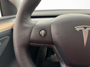 Tesla Model Y bild 21