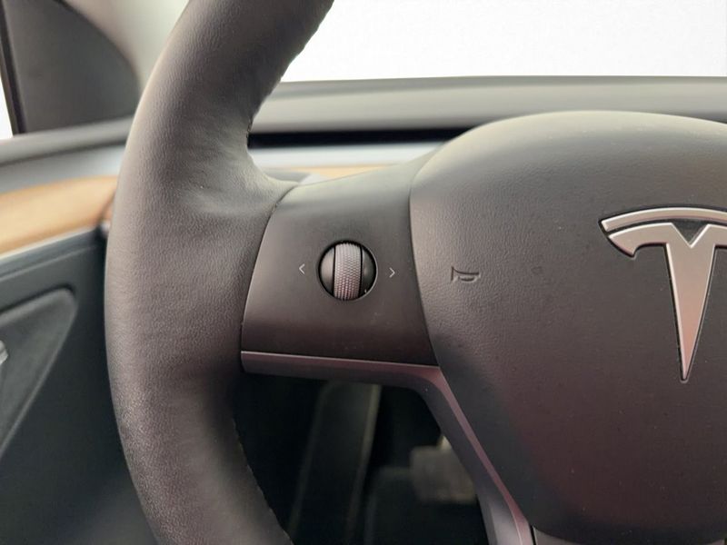 Tesla Model Y bild 21