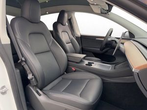Tesla Model Y bild 16