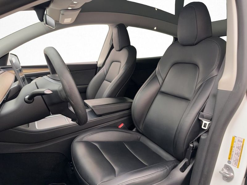 Tesla Model Y bild 15