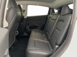 Tesla Model Y bild 17