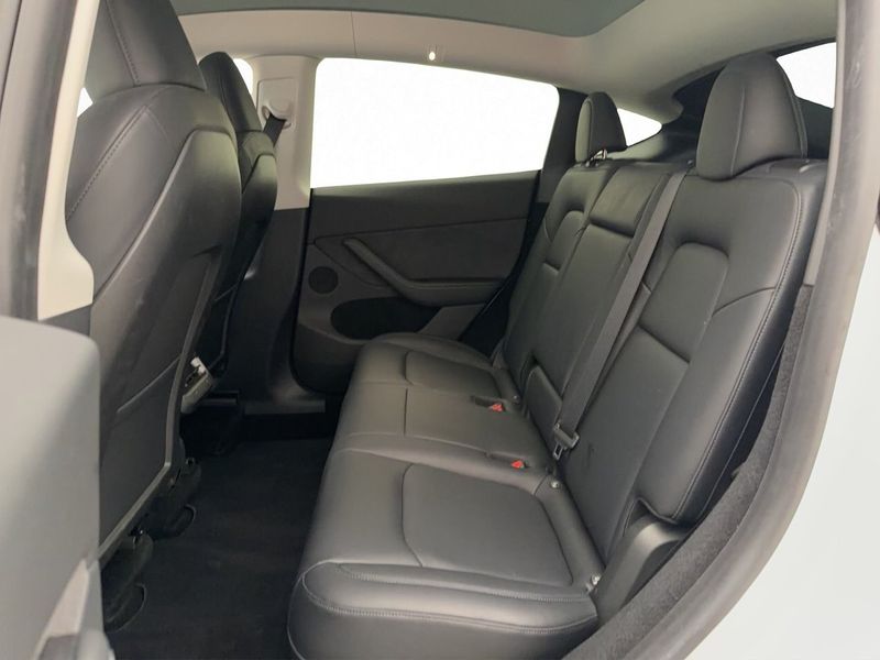 Tesla Model Y bild 17