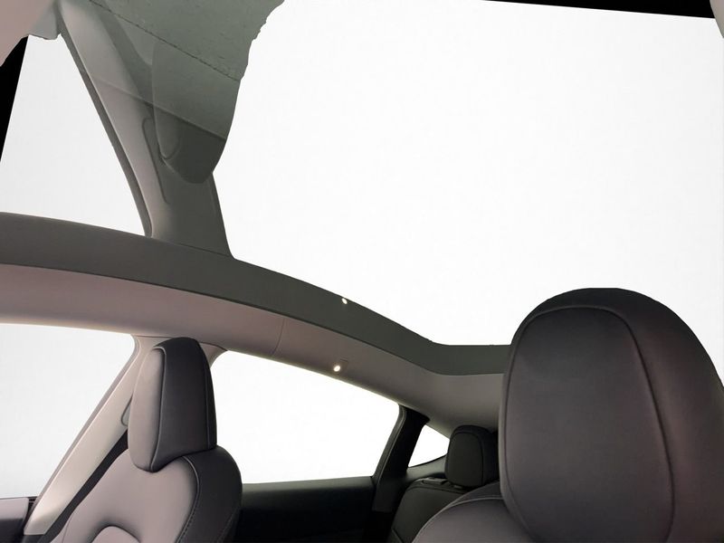 Tesla Model Y bild 18