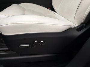 Tesla Model X bild 16