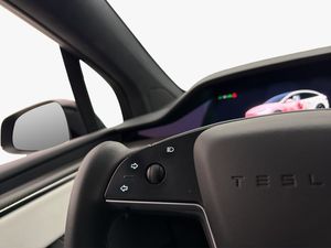 Tesla Model X bild 24