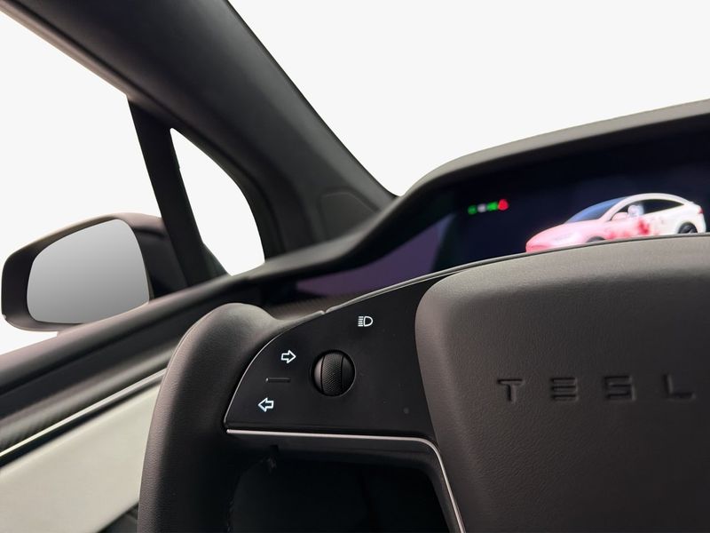 Tesla Model X bild 24