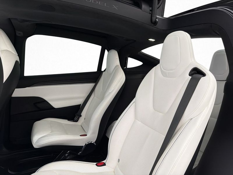 Tesla Model X bild 19