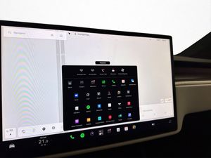 Tesla Model X bild 33