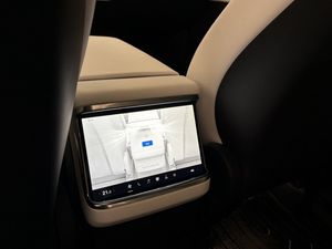 Tesla Model X bild 31