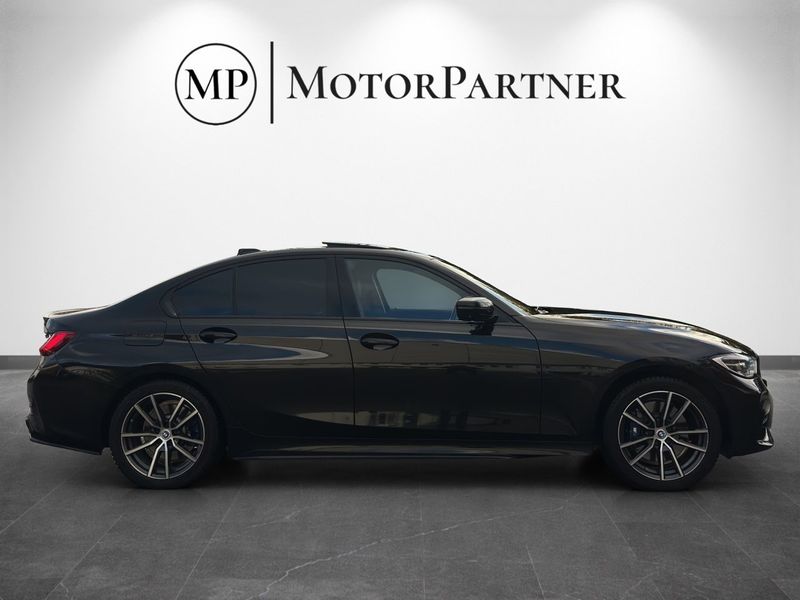 BMW 330 bild 9