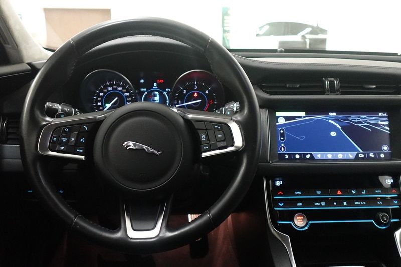 Jaguar XF bild 7