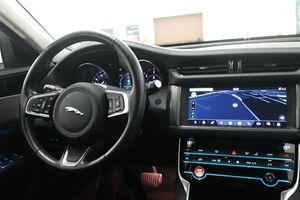 Jaguar XF bild 8