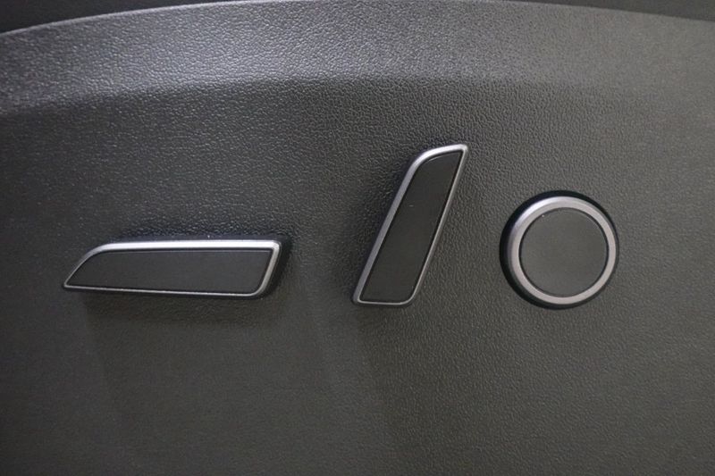 Tesla Model Y bild 16