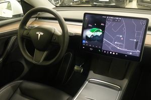 Tesla Model Y bild 8