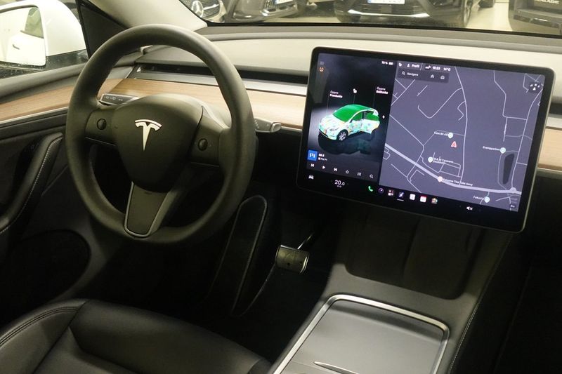 Tesla Model Y bild 8