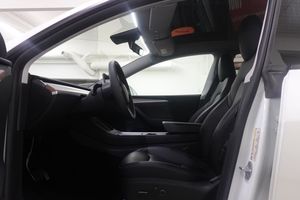 Tesla Model Y bild 4