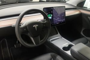 Tesla Model Y bild 6