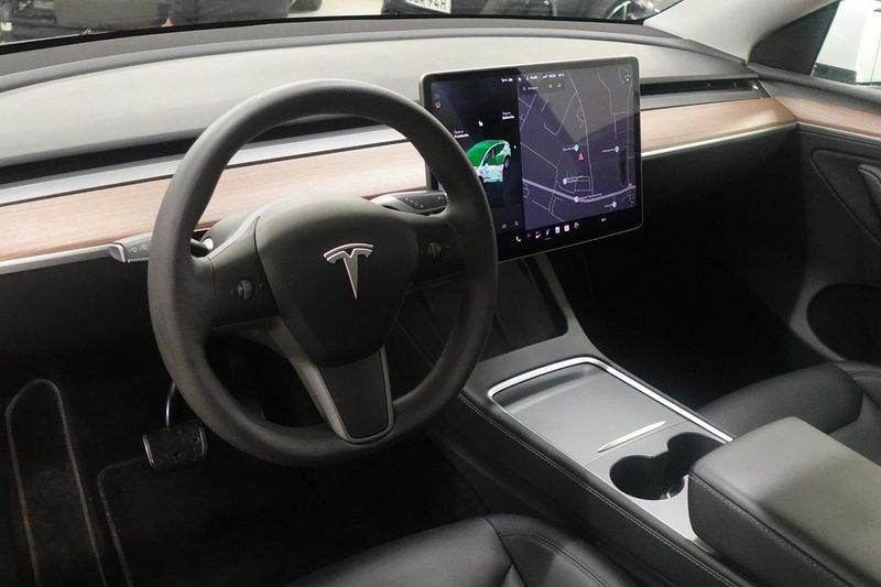 Tesla Model Y bild 6