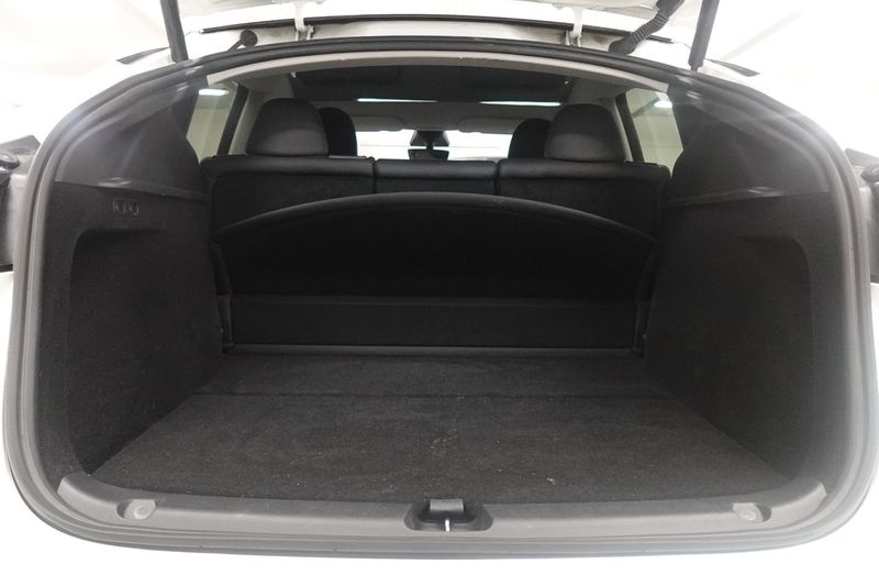 Tesla Model Y bild 19