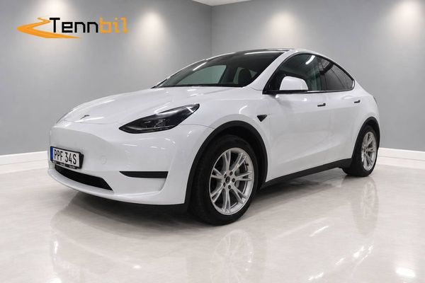Tesla Model Y Standard Range RWD Panorama Drag MOMS - 2023
