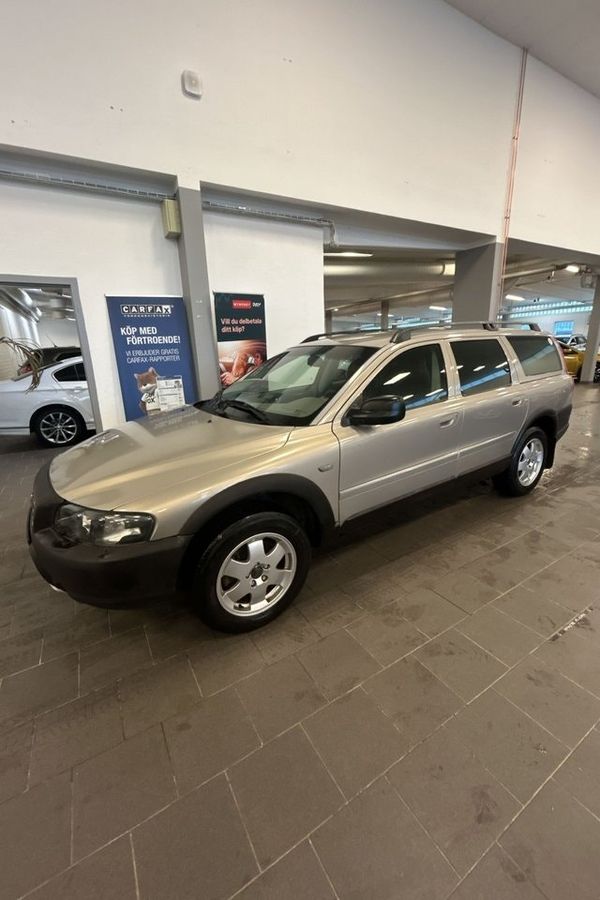Volvo XC70 V70 2.4T AWD BUSINESS SUPERDEAL 3.95% / SKINN / DRAG - 2002