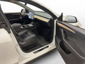 Tesla Model Y bild 26