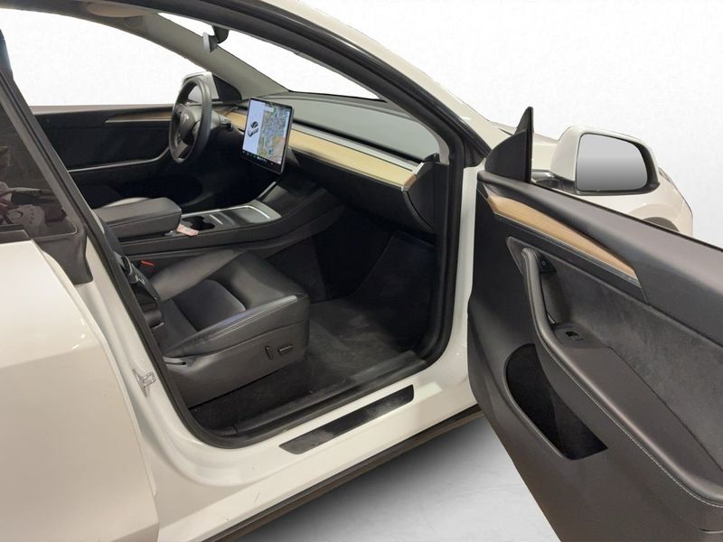 Tesla Model Y bild 26