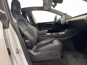 Tesla Model Y bild 25