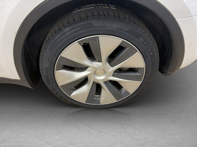 Tesla Model Y bild 29