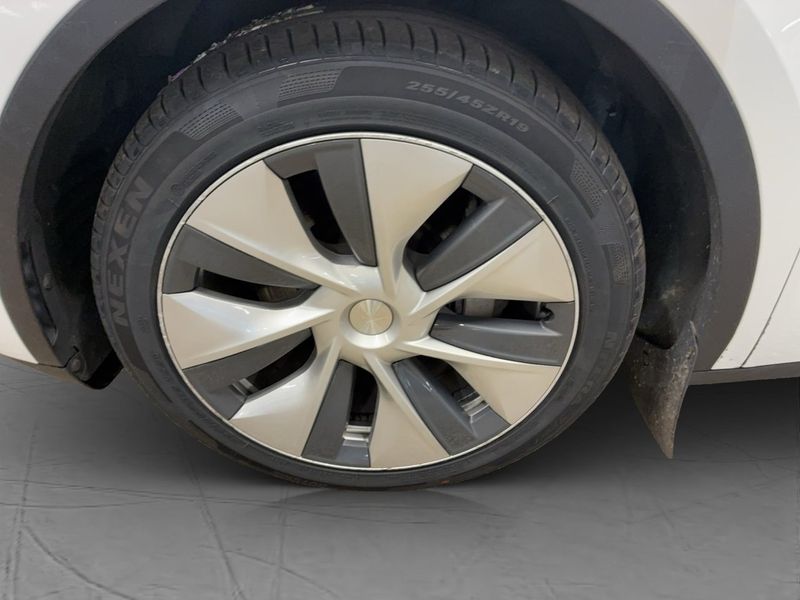 Tesla Model Y bild 28