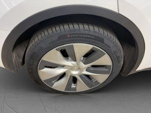 Tesla Model Y bild 30
