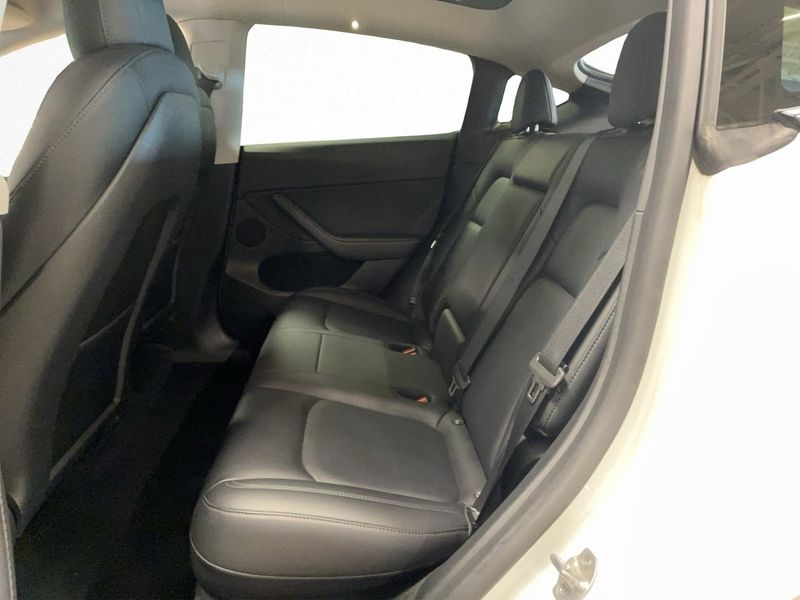 Tesla Model Y bild 24