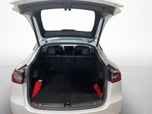 Tesla Model Y bild 27