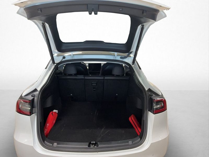Tesla Model Y bild 27